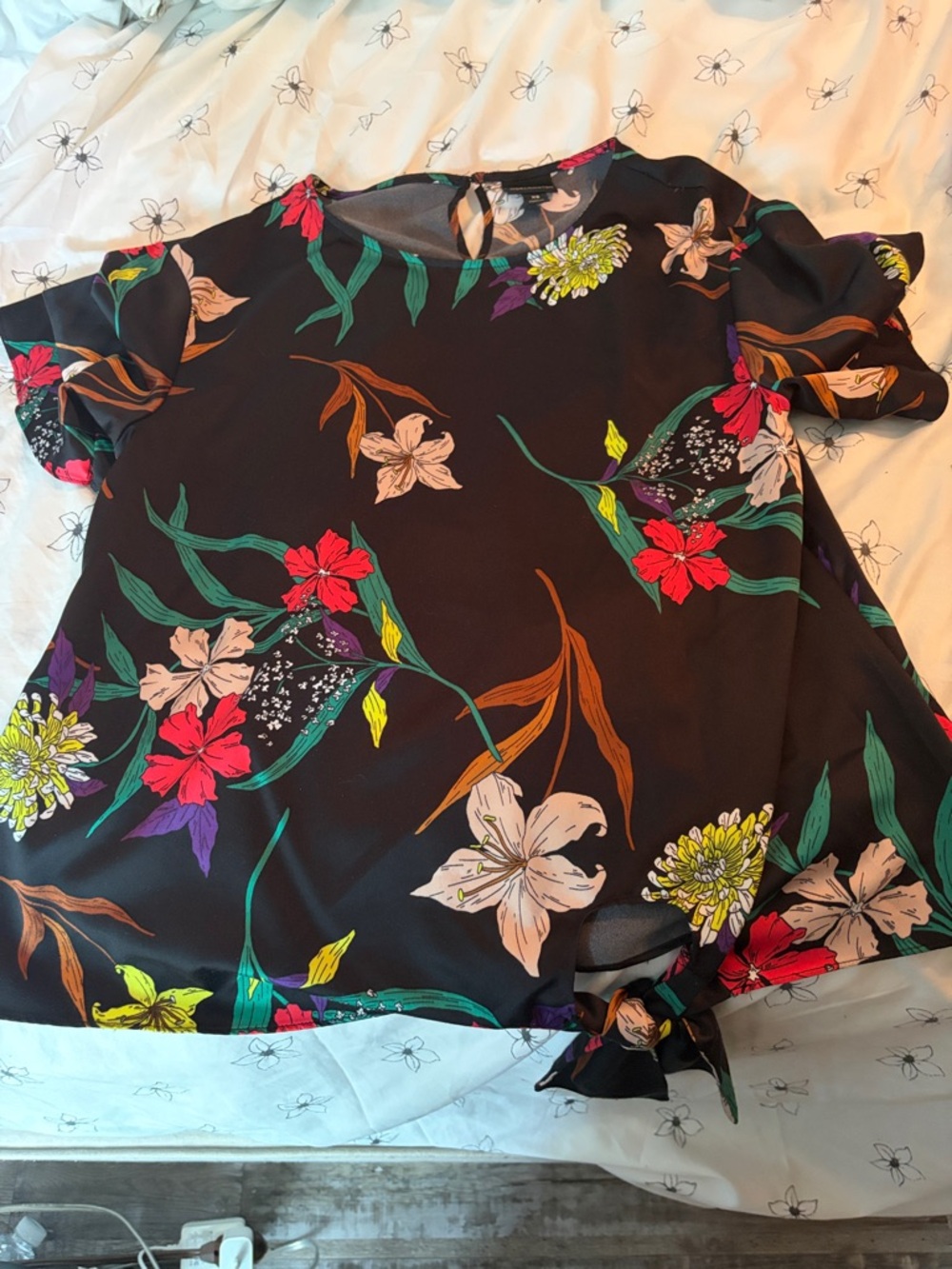 Floral Tie-Hem Short Sleeve Top - Black Floral